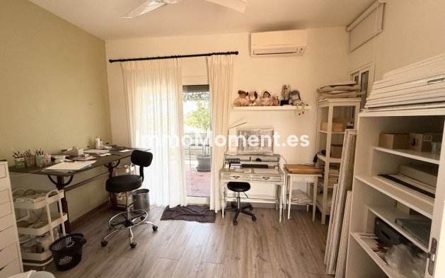 Resale - Detached villa - Estepona - Selwo