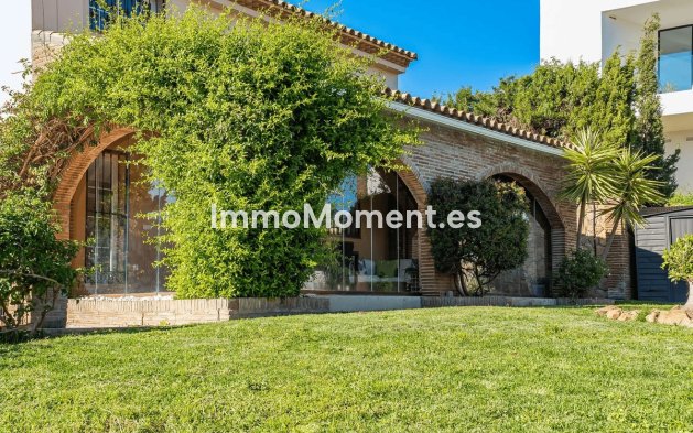 Resale - Detached villa - Estepona - Estepona Centro