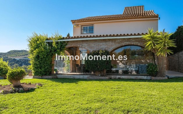 Resale - Detached villa - Estepona - Estepona Centro