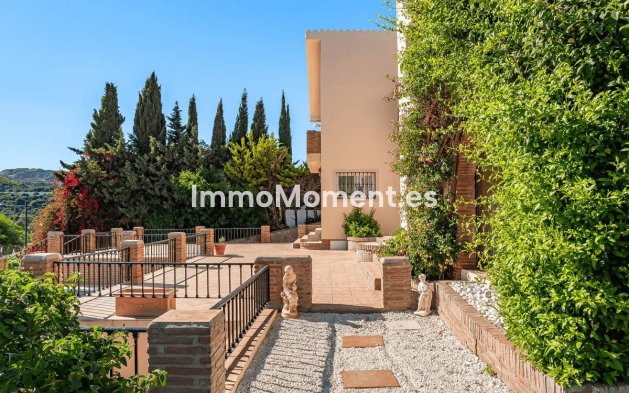 Resale - Detached villa - Estepona - Estepona Centro