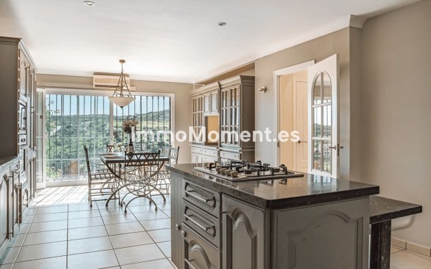 Resale - Detached villa - Estepona - Estepona Centro