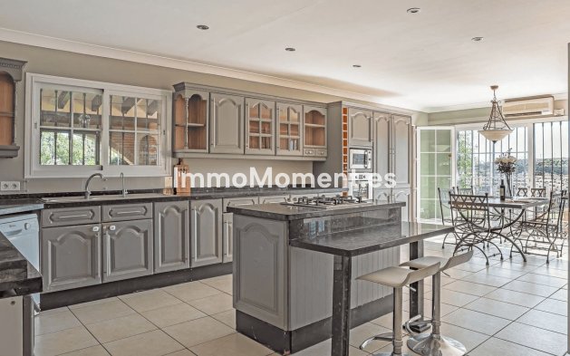 Resale - Detached villa - Estepona - Estepona Centro