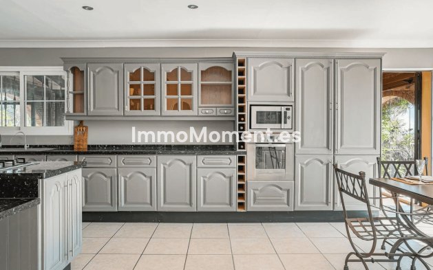 Resale - Detached villa - Estepona - Estepona Centro