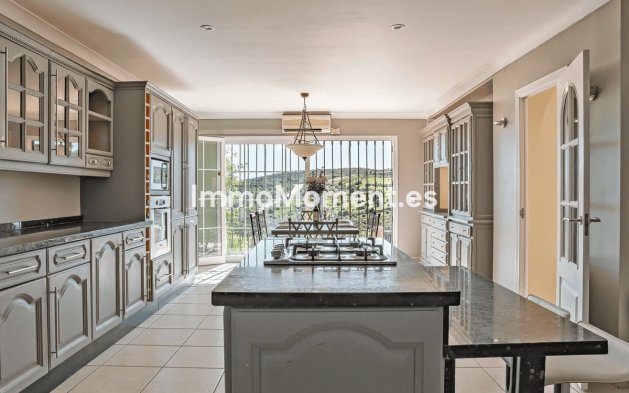 Resale - Detached villa - Estepona - Estepona Centro