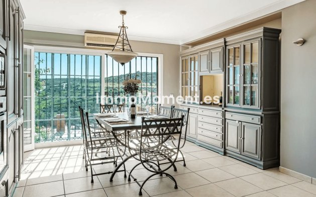 Resale - Detached villa - Estepona - Estepona Centro