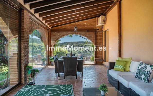 Resale - Detached villa - Estepona - Estepona Centro