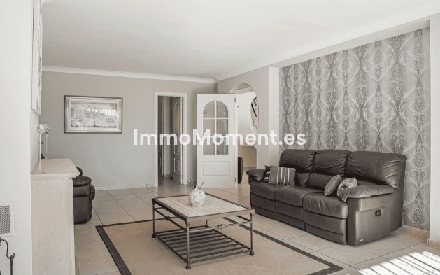 Resale - Detached villa - Estepona - Estepona Centro