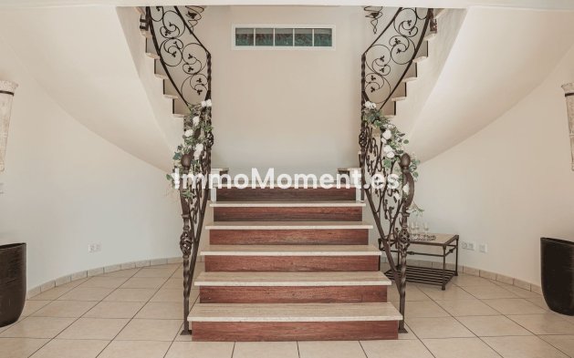 Resale - Detached villa - Estepona - Estepona Centro