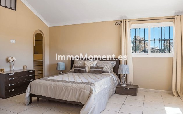 Resale - Detached villa - Estepona - Estepona Centro