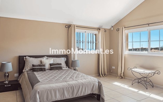 Resale - Detached villa - Estepona - Estepona Centro