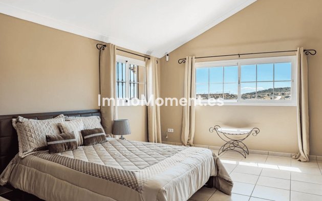 Resale - Detached villa - Estepona - Estepona Centro