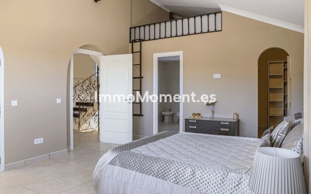 Resale - Detached villa - Estepona - Estepona Centro