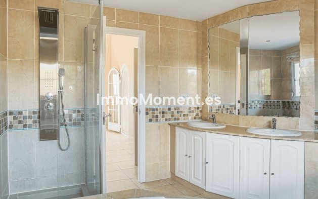 Resale - Detached villa - Estepona - Estepona Centro
