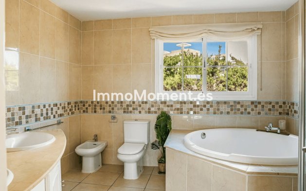 Resale - Detached villa - Estepona - Estepona Centro