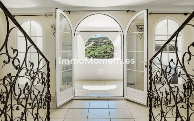 Resale - Detached villa - Estepona - Estepona Centro