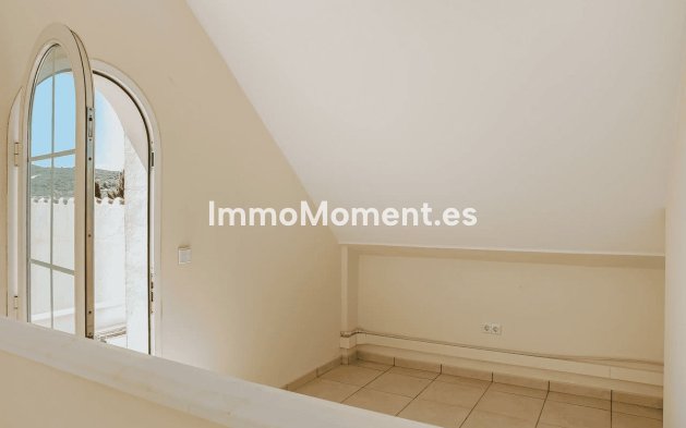 Resale - Detached villa - Estepona - Estepona Centro