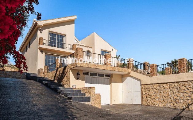 Resale - Detached villa - Estepona - Estepona Centro