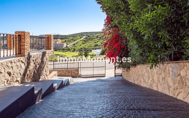 Resale - Detached villa - Estepona - Estepona Centro
