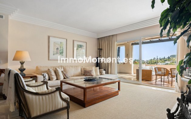 Resale - Apartment - Marbella - Nueva Andalucía
