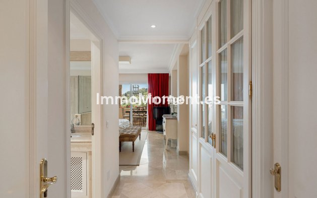 Resale - Apartment - Marbella - Nueva Andalucía