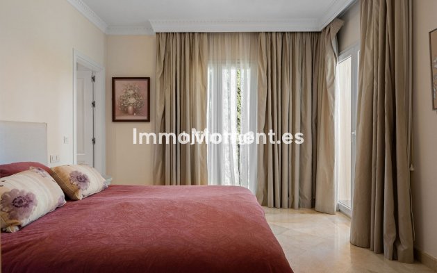 Resale - Apartment - Marbella - Nueva Andalucía