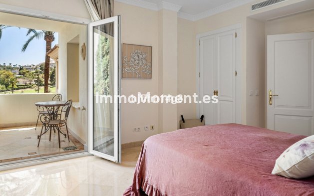 Resale - Apartment - Marbella - Nueva Andalucía