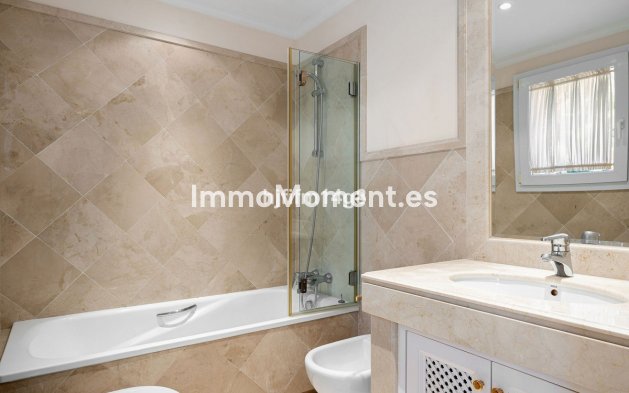 Resale - Apartment - Marbella - Nueva Andalucía