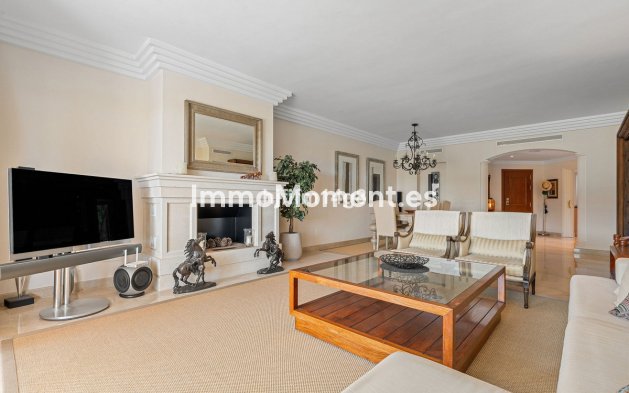 Resale - Apartment - Marbella - Nueva Andalucía