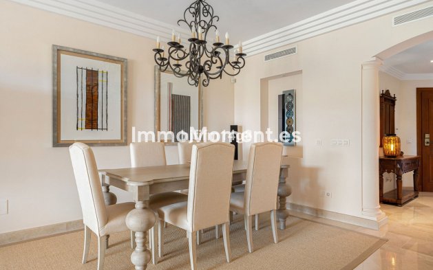 Resale - Apartment - Marbella - Nueva Andalucía
