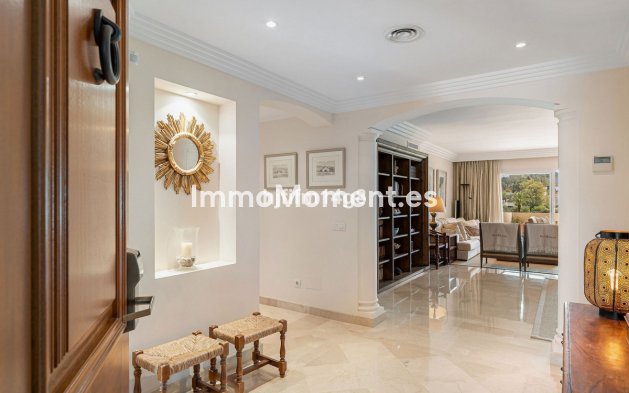 Resale - Apartment - Marbella - Nueva Andalucía