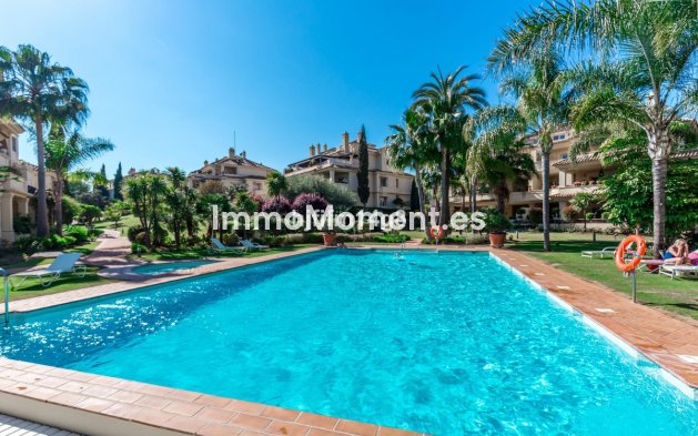 Resale - Apartment - Marbella - Nueva Andalucía