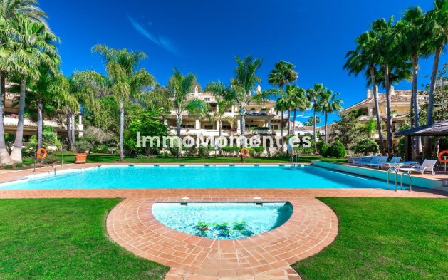 Resale - Apartment - Marbella - Nueva Andalucía