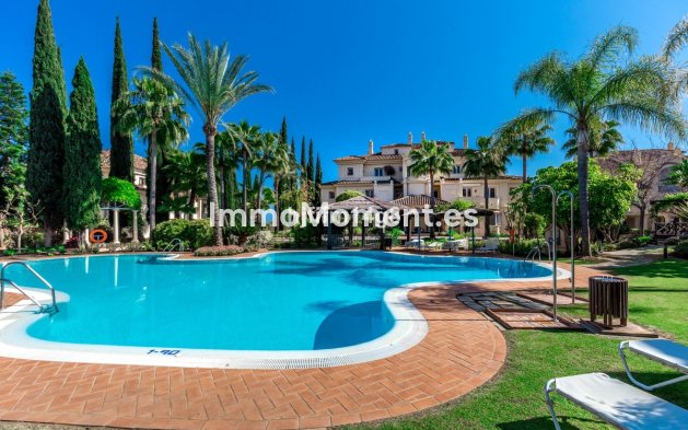 Resale - Apartment - Marbella - Nueva Andalucía