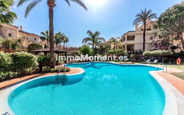 Resale - Apartment - Marbella - Nueva Andalucía