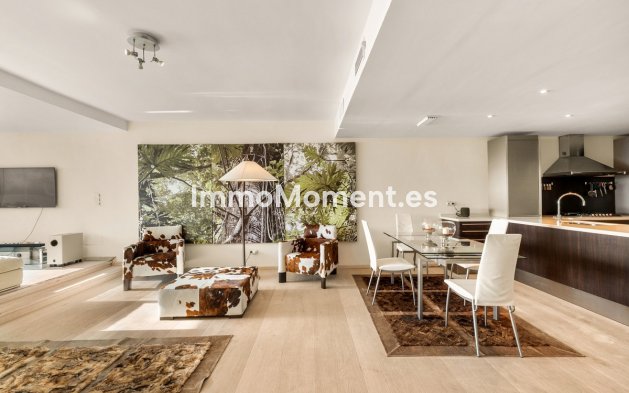 Resale - Apartment - Marbella - Puerto Banús