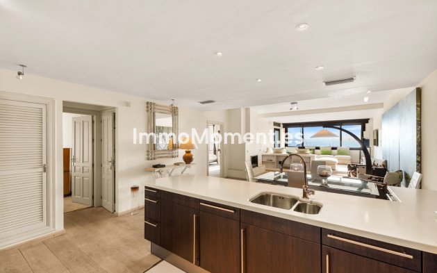 Resale - Apartment - Marbella - Puerto Banús