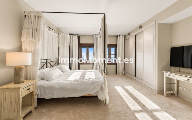Resale - Apartment - Marbella - Puerto Banús