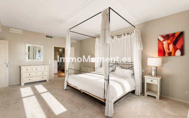 Resale - Apartment - Marbella - Puerto Banús