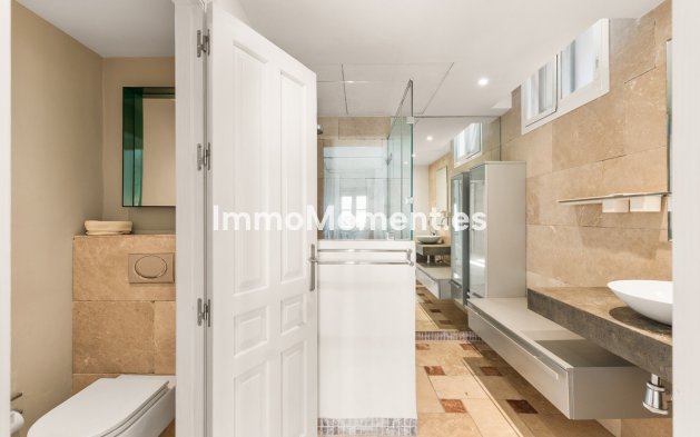 Resale - Apartment - Marbella - Puerto Banús