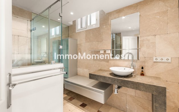 Resale - Apartment - Marbella - Puerto Banús