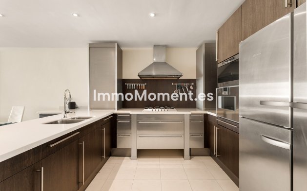 Resale - Apartment - Marbella - Puerto Banús