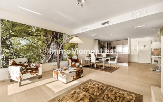 Resale - Apartment - Marbella - Puerto Banús