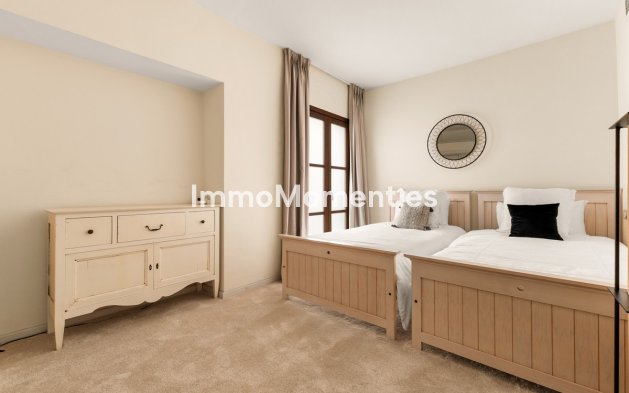 Resale - Apartment - Marbella - Puerto Banús
