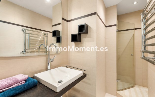 Resale - Apartment - Marbella - Puerto Banús