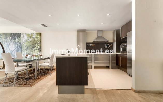 Resale - Apartment - Marbella - Puerto Banús