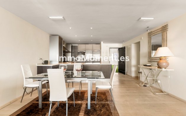 Resale - Apartment - Marbella - Puerto Banús