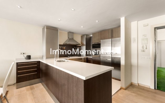 Resale - Apartment - Marbella - Puerto Banús