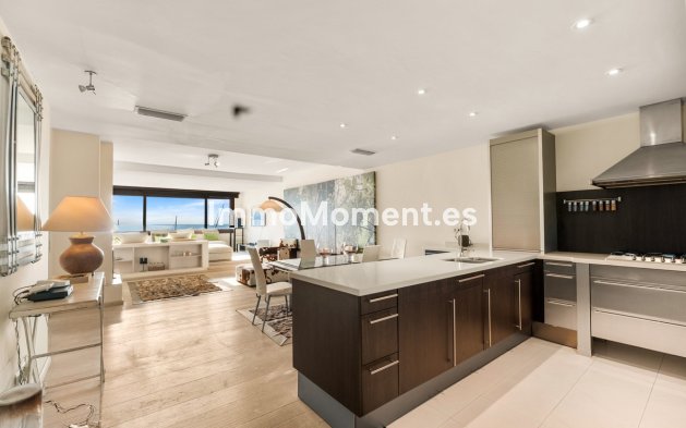 Resale - Apartment - Marbella - Puerto Banús