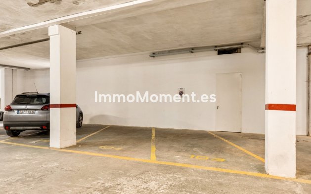 Resale - Apartment - Marbella - Puerto Banús