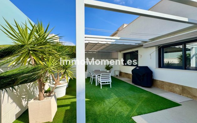Reventa - Villa independiente - San Miguel de Salinas - San Miguel de Salinas Centro